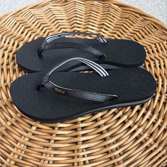 KuaiLu NEW Black Lightweight Yoga Mat Arch Support Flip Flops Size 8 - Picture 5 of 7